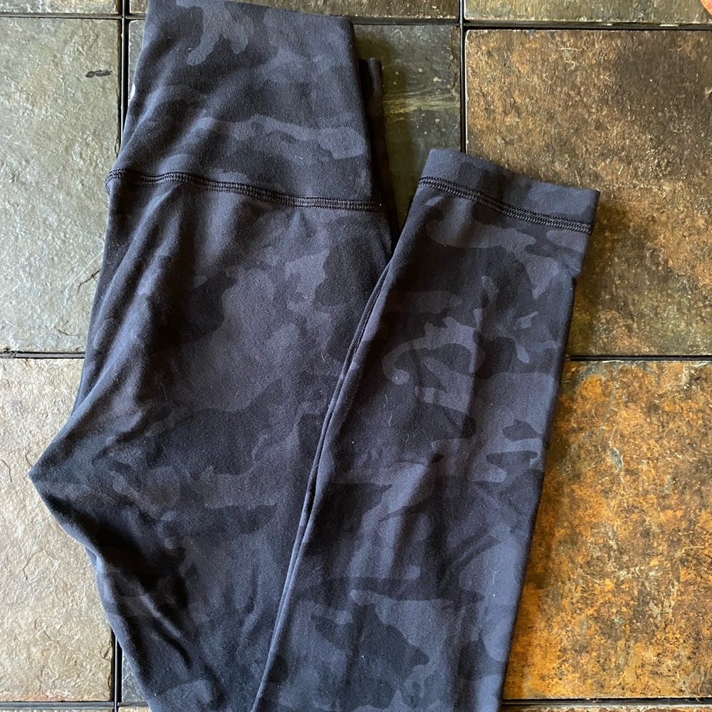 Lululemon athletica Wunder Under 25” leggings size 4